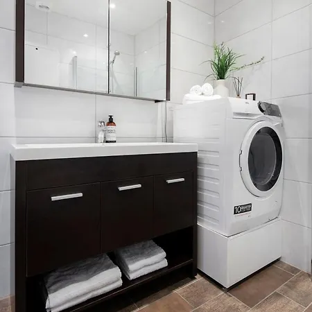 Spacious 2-room In The Center, Easy Access To Everything Appartamento
