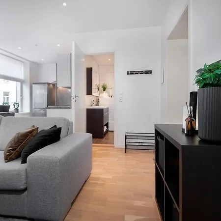 Spacious 2-room In The Center, Easy Access To Everything Lägenhet *